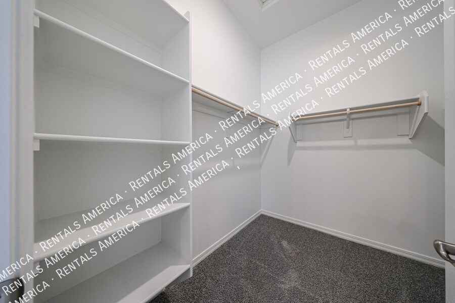 Building Photo - 4815 W Capistrano Ave