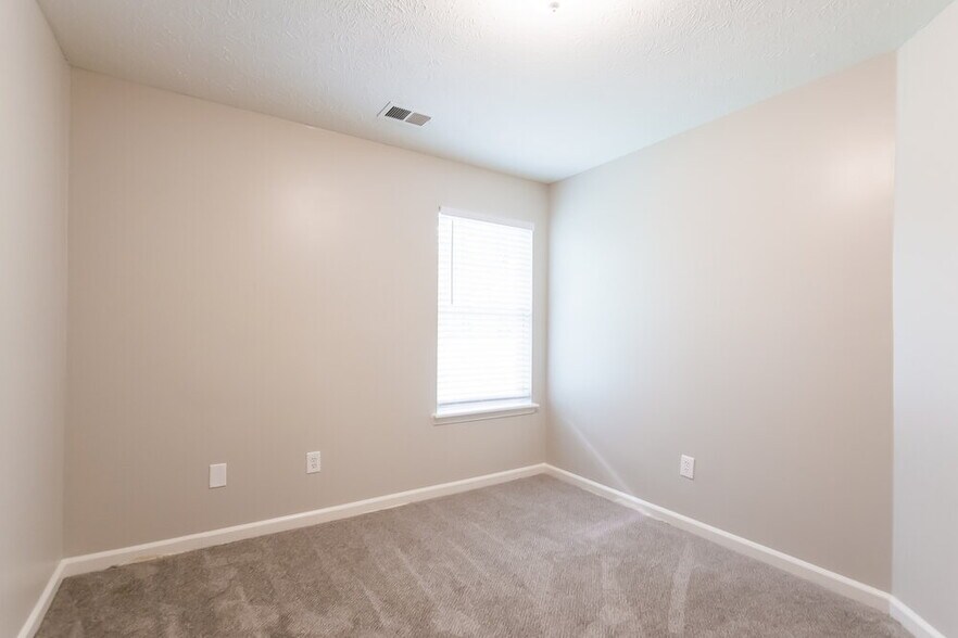 Building Photo - 4801 Lake Park Terrace