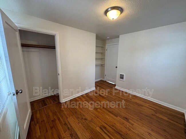 Building Photo - 656 Breys Ave NE