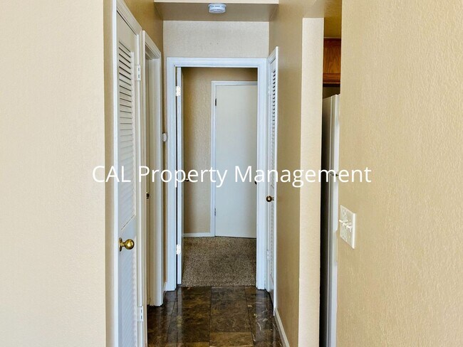 Building Photo - Spacious 1 Bedroom Condo in North Salinas!