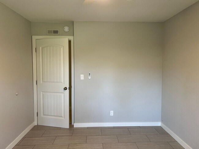 Building Photo - 3 Bedroom, 2 Bathroom