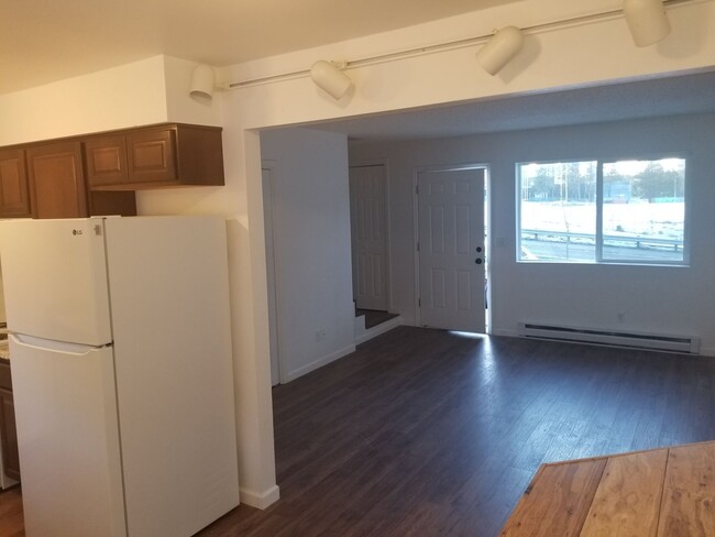 Building Photo - 2 Bed, 1 Bath Townhouse next to NAU!! Stud...