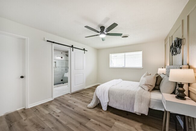 Building Photo - 306 Red Bud Ln