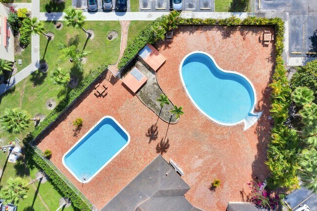 Building Photo - 9001 SW 77th Ave