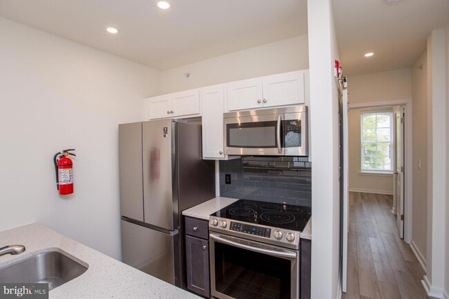 Building Photo - 41 Bridge St