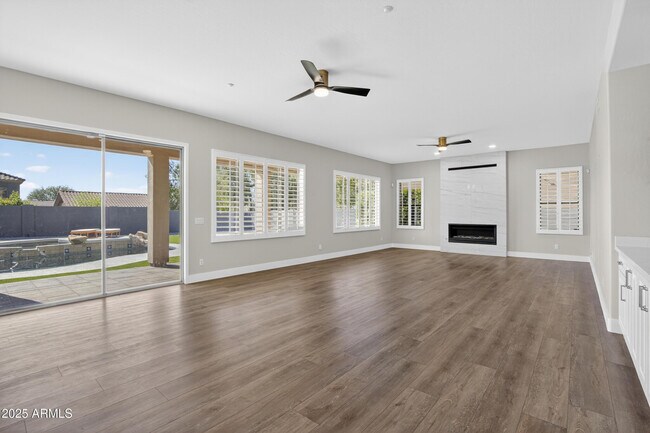 Building Photo - 10587 E Sheena Dr