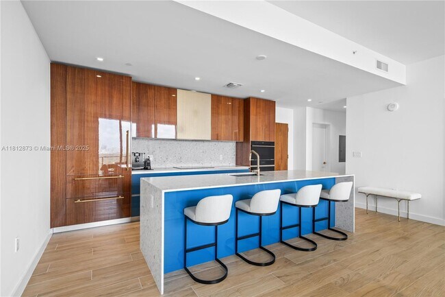 Building Photo - 2678 Tigertail Ave