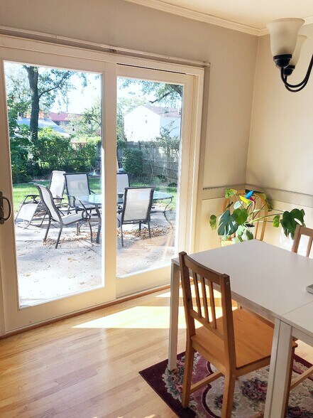 Walk out patio - 8507 Woodside Ct