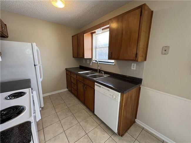 Building Photo - 519 Geri Dr
