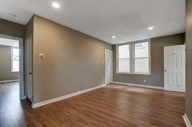 Building Photo - 904 Walnut St