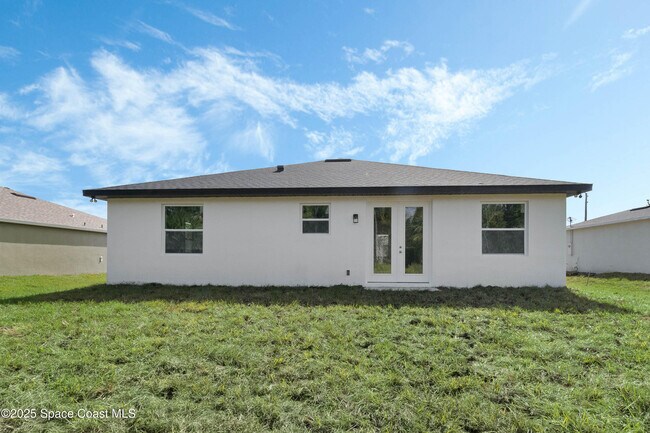 Building Photo - 521 Garbelmann St