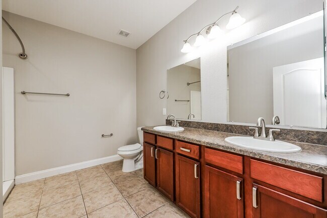 Building Photo - 568 Vista Ridge Dr