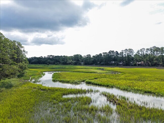 Building Photo - 2041 Deer Island Rd