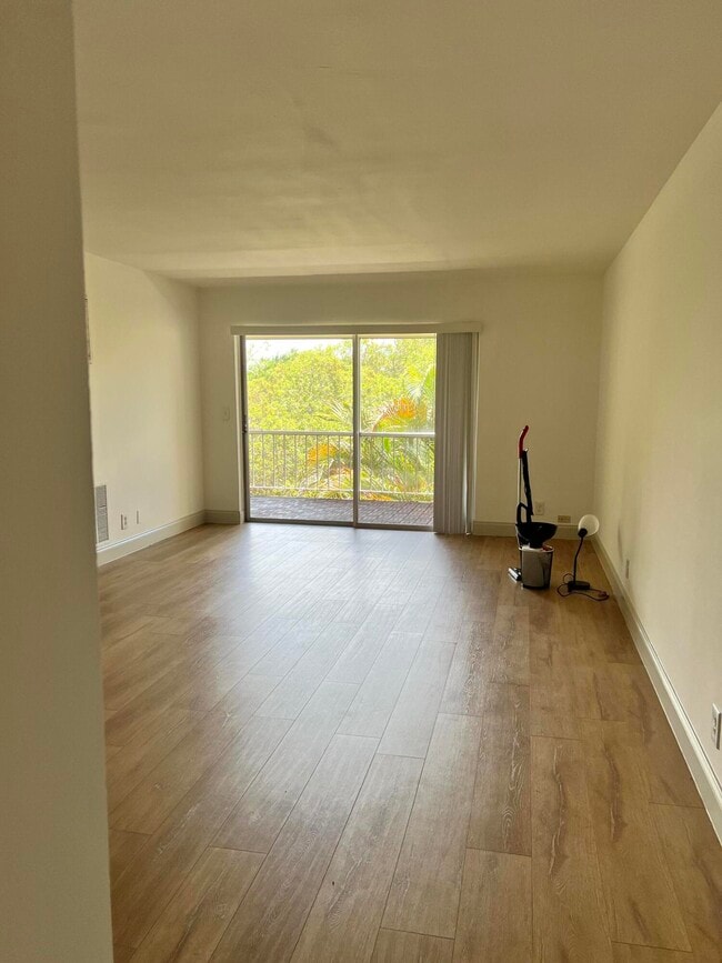 Building Photo - 644 NW 13th St