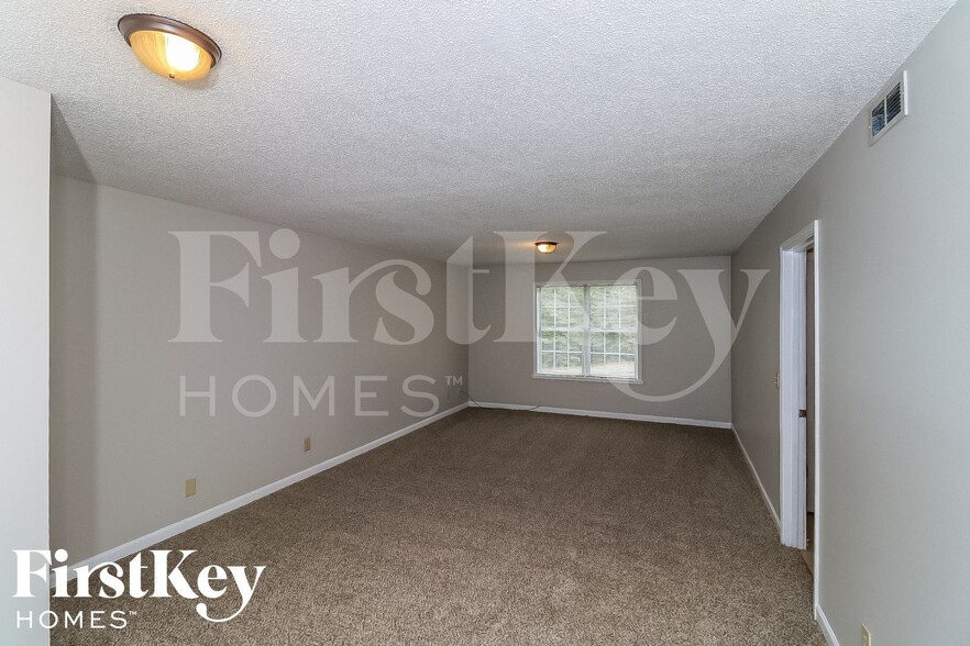 Building Photo - 2905 Navajo Cir