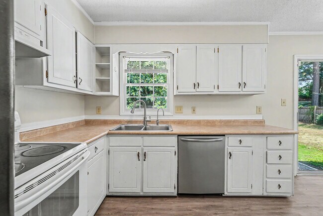 Building Photo - 124 Carolina Cir