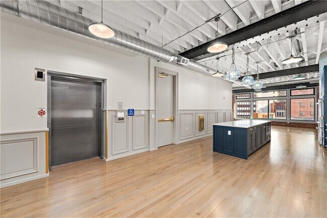 Building Photo - 915 Liberty Ave