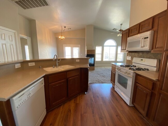 Building Photo - AMAZING 2 STORY TOWNHOME LOCATED IN A GATED COMMUNITY!