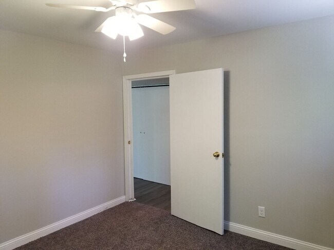 Building Photo - 3233 Whitfield Ave