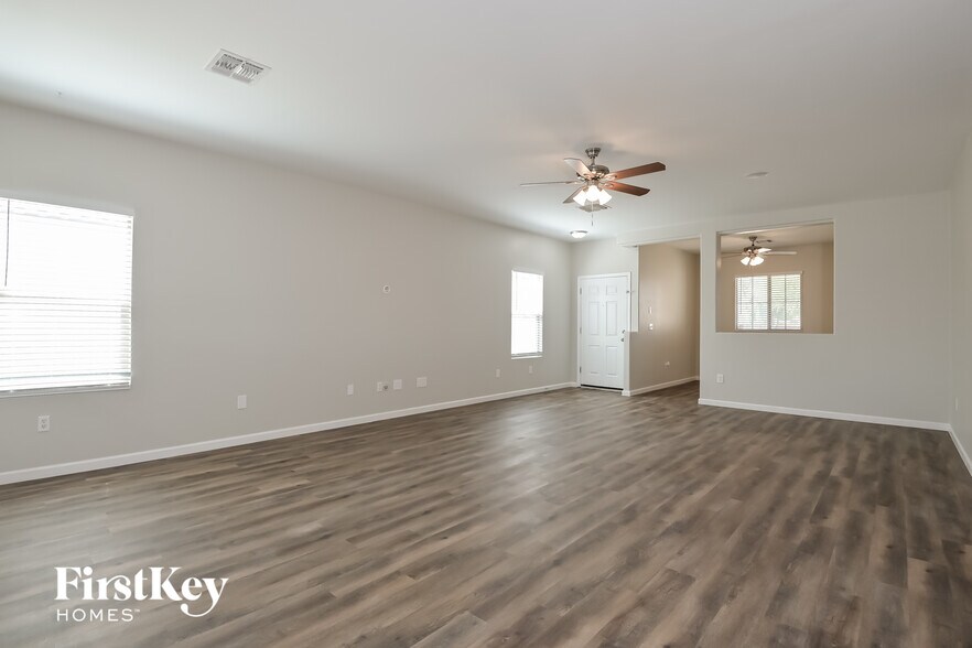 Building Photo - 11366 W Massey Dr