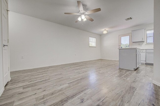 Building Photo - 8417 Twiggy Ln