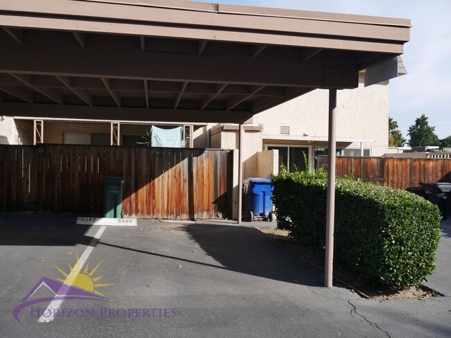 Building Photo - 3 Bed 2.5 Bath 1,380 sqft Townhome in Carm...