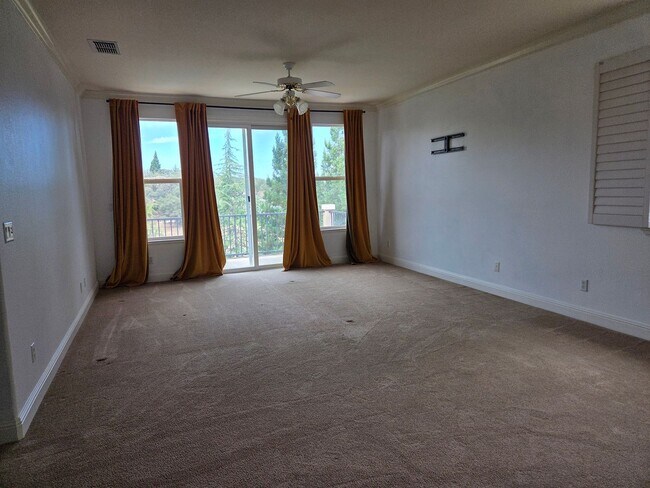 Building Photo - 5 Bdrm, 4 bath home located in Highland View Community off Silva Valley