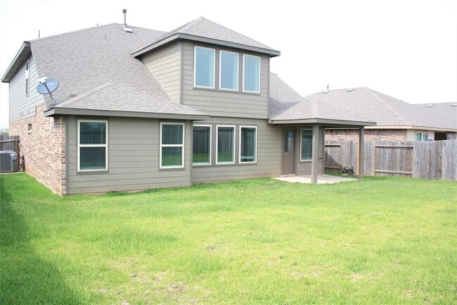Building Photo - 18319 Pin Oak Lake Dr