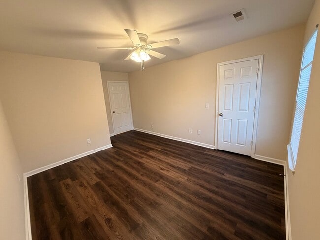 Building Photo - 110-112 Lyons Dr NW