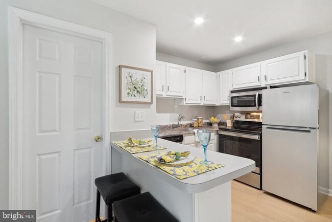 Primary Photo - 6638 Hillandale Rd