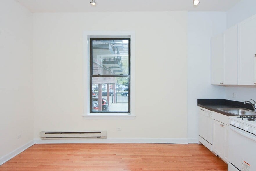 Building Photo - 4715 N Sheridan Rd