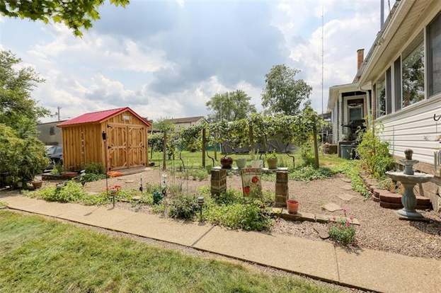 Back yard with shed - 475 Park St