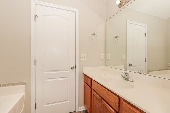 Building Photo - 3208 Sailmist Point