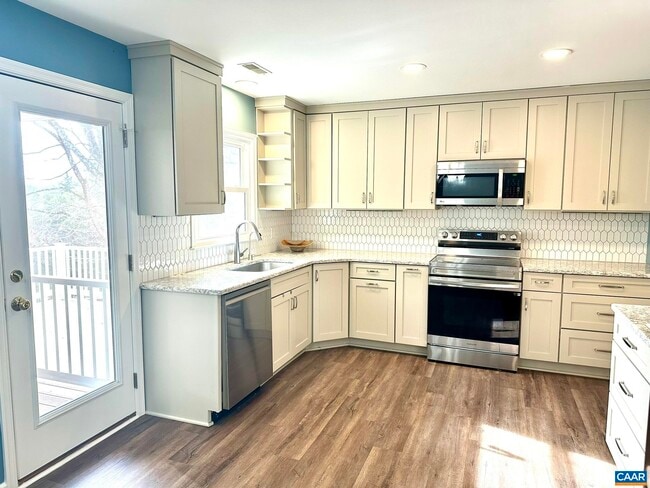 Building Photo - 3501 Glenaire Dr