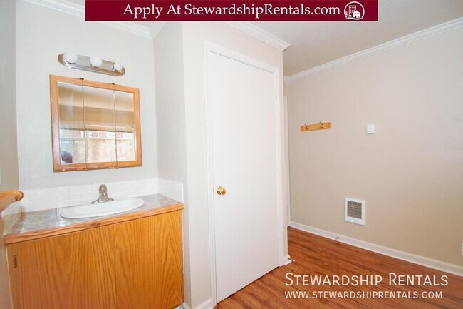 Building Photo - 1827 Harris St