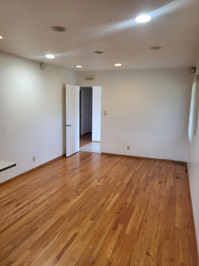 Building Photo - 1538 Belleville Way