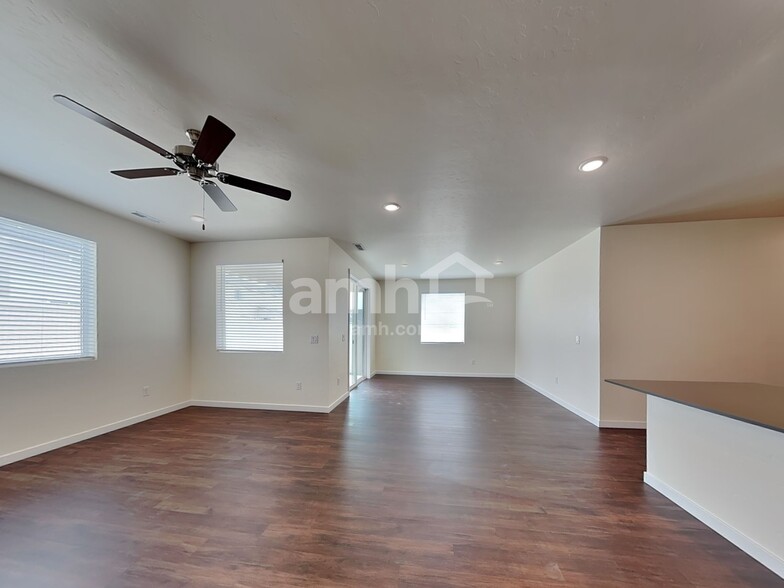 Building Photo - 1512 N Garnet Creek Ave