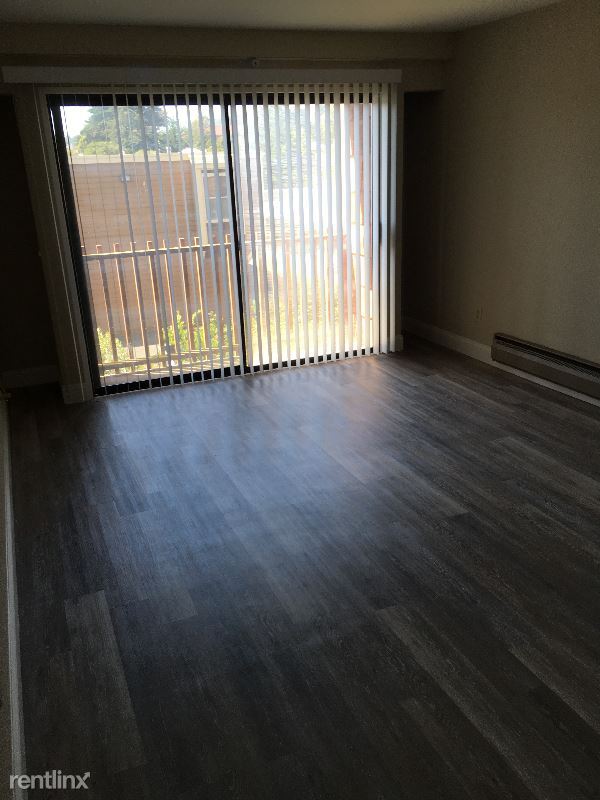 Building Photo - 930 Mission Rd