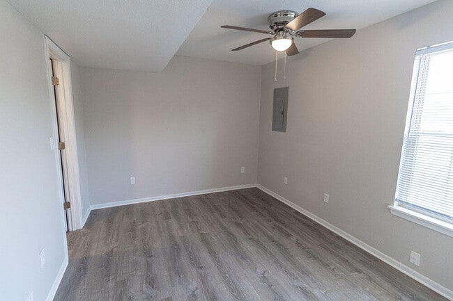 Building Photo - 1427 Greensboro Dr