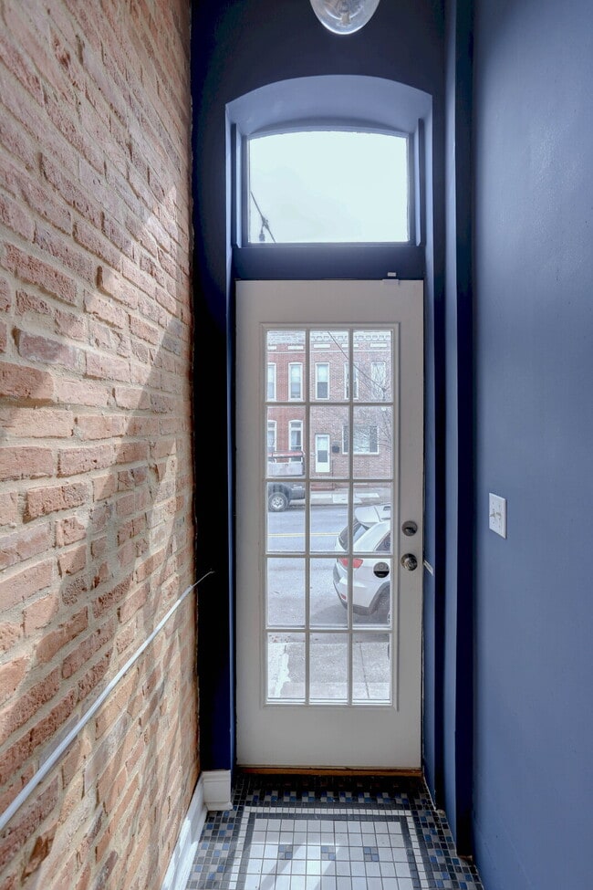 Building Photo - (2BD/1.5BA) Fabulous Patterson Park Townhome