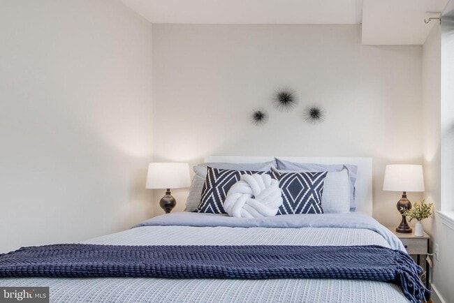 Building Photo - 417 18th St NE