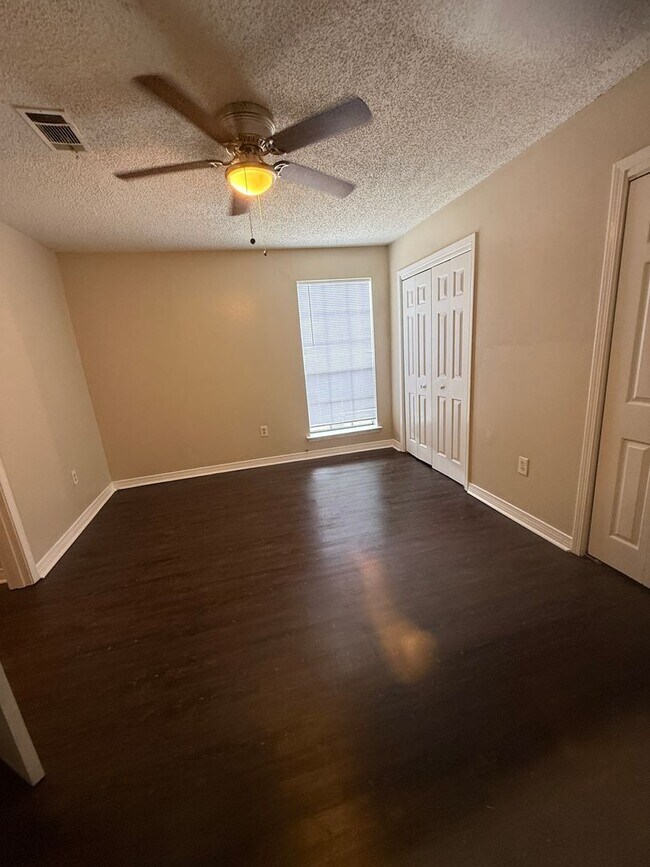 Building Photo - 3027 O'Neal Ln