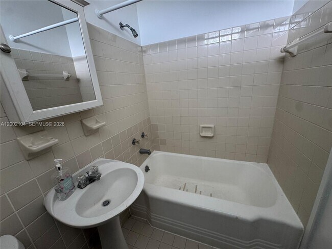 Building Photo - 10281 E Bay Harbor Dr