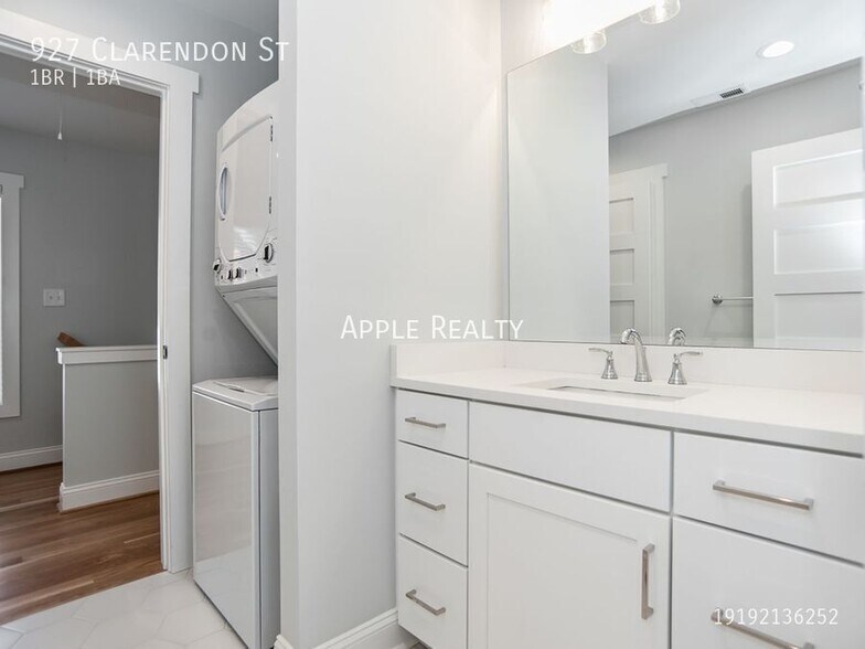 Building Photo - 927 Clarendon St