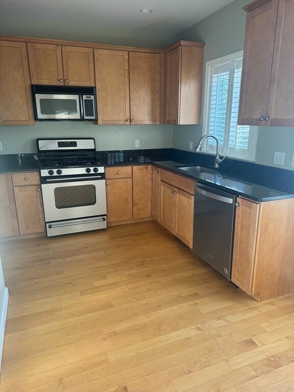 Building Photo - 400 Cross St