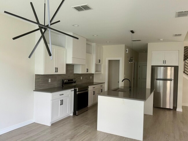Building Photo - 7511 Cresta Bella St