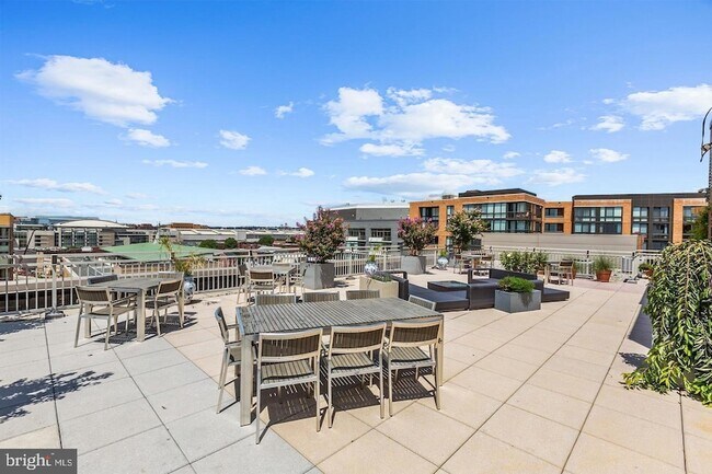 Building Photo - 440 L St NW