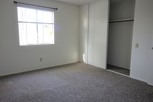 Building Photo - 1 Bedroom Apartment for Rent