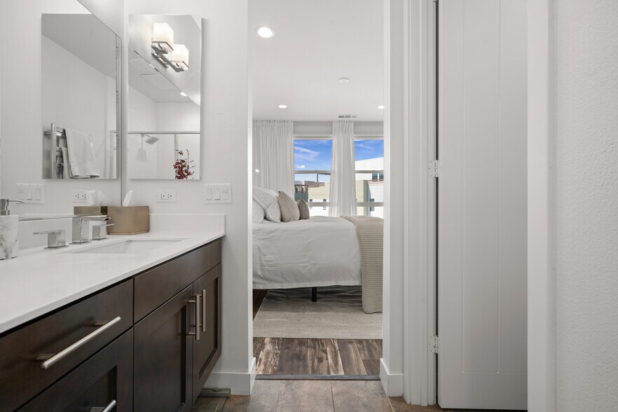 Primary Bath w/ Walk-in Shower - 1651 Topanga