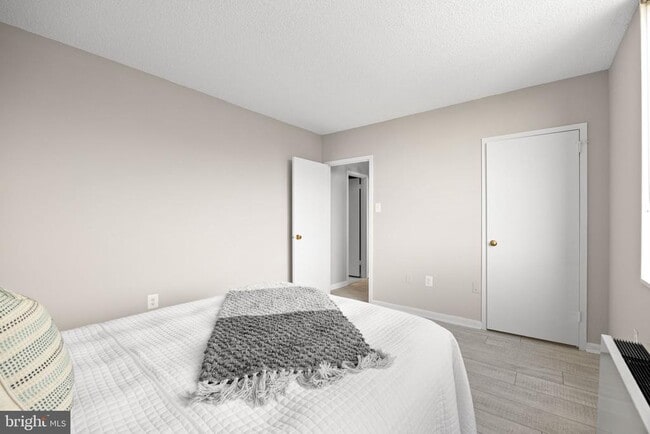 Building Photo - 3701 S George Mason Dr